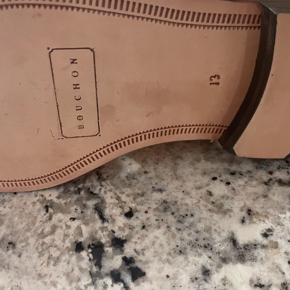 Tan and Gold Textured Leather Sandals with Slip-On Design - Picture 5 of 7